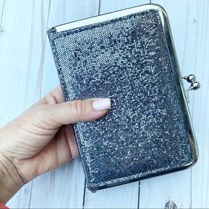 CLARKS | Clutch Silver Glitter Cellphone Case
